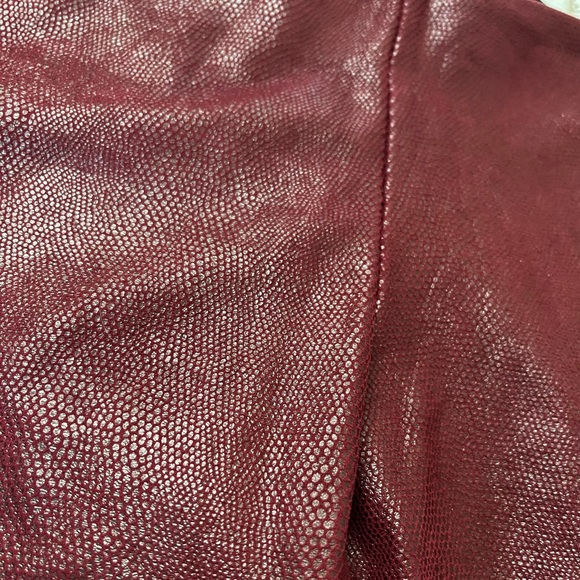 NWT❗️GUESS Red Faux Leather Reptilian Leggings - Picture 6 of 7